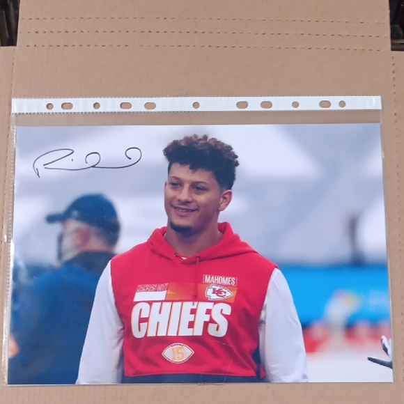 Patrick Mahomes signed 8x12 Photo w/COA (Kansas City Chiefs)